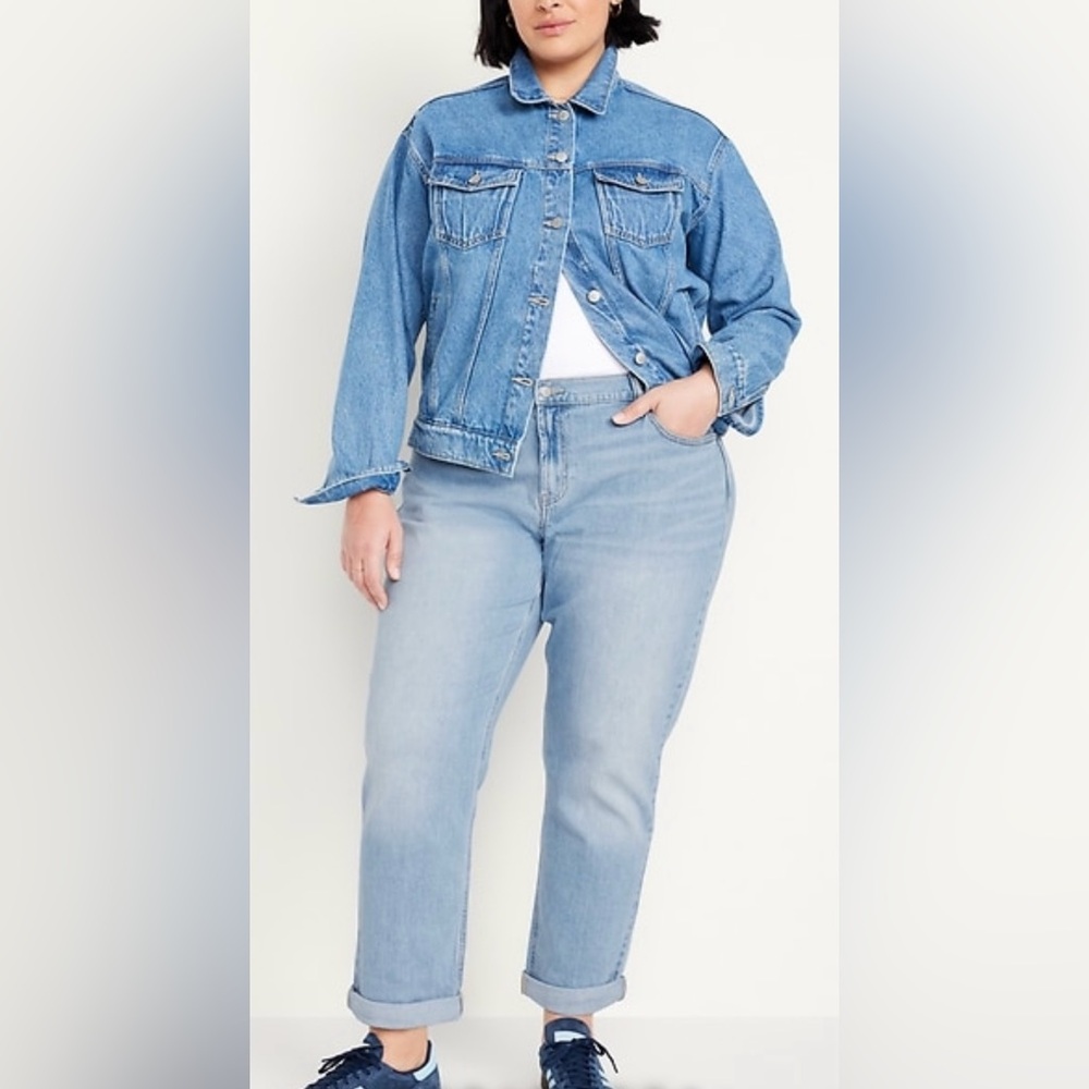 Old Navy Women's Light Blue Mid-Rise WOW Boyfriend Straight Leg Jeans